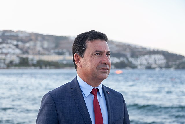 Ahmet Aras’tan Demokrasi ve Adalet Çağrısı